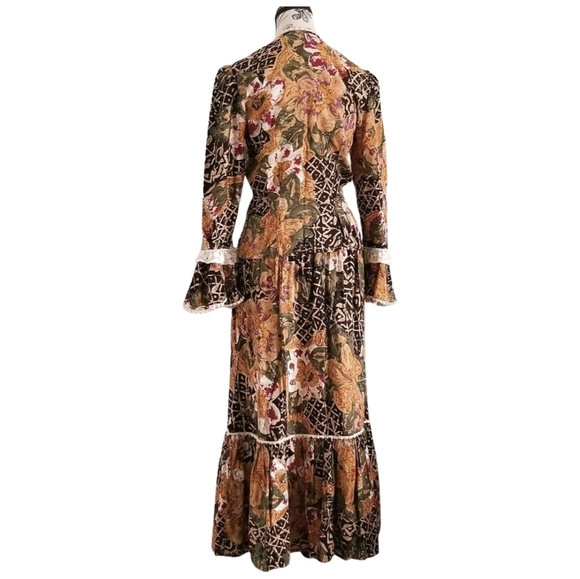 π¨π¦ 90s Autumn Color Floral Blouse With Lace Detail and a Bell Sleeves Size Small - Picture 3 of 10